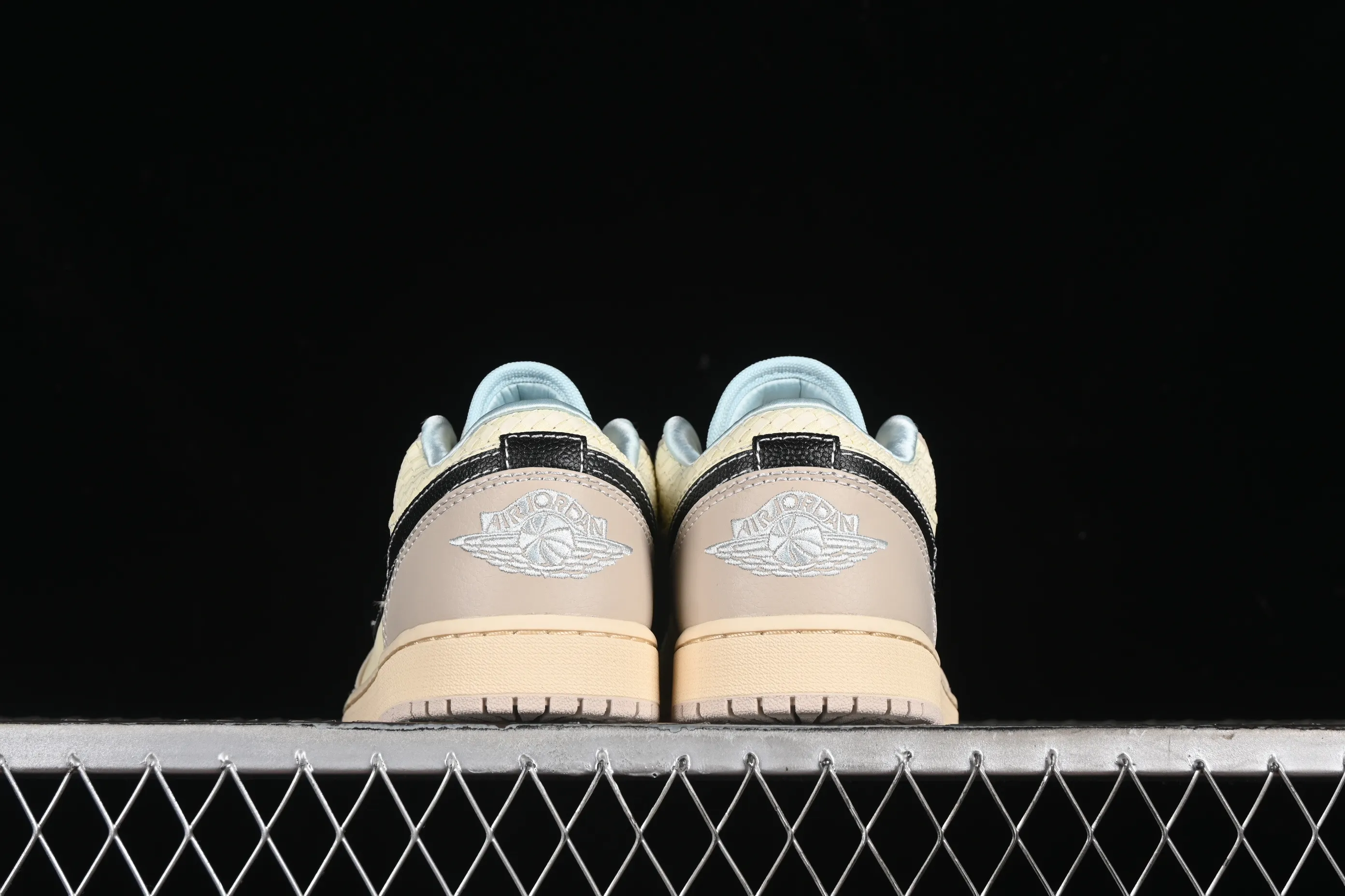 All categories Air Jordan Jordan series basketball shoes Air Jordan 1 Low G version pure original Air Jordan 1 Low AJ1 Joe 1 sandy style low-top retro basketball shoes HQ3440-101